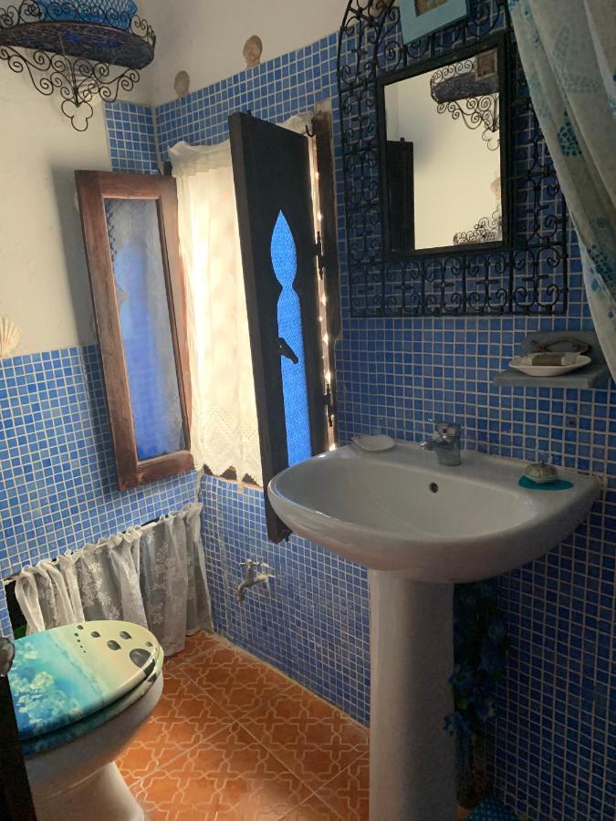 Hathor ,Casa Marroqui Con Dos Terrazas En La Medina Antigua , Ideal Parejas!! Wifi!! Asilah Kültér fotó