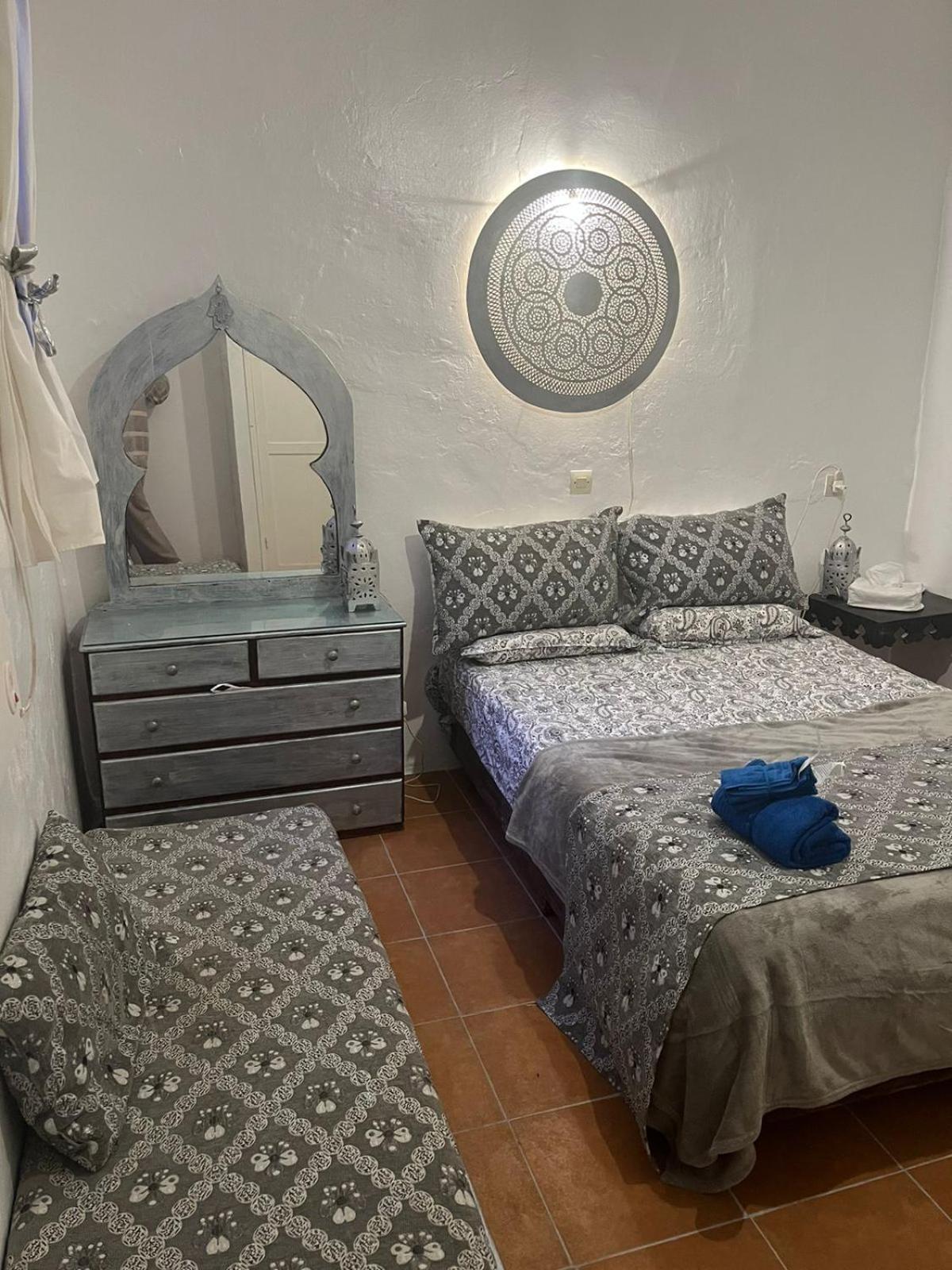Hathor ,Casa Marroqui Con Dos Terrazas En La Medina Antigua , Ideal Parejas!! Wifi!! Asilah Kültér fotó
